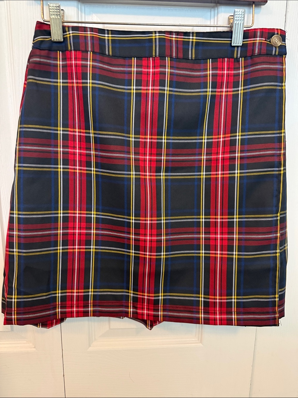 NWT Classic Red and Navy Plaid Wrap Around.